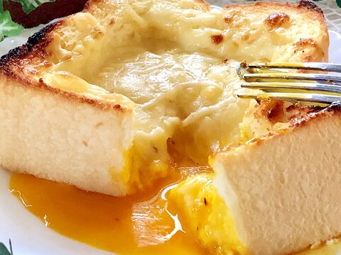 卵とろ〜り♡厚切りパンのマヨエッグチーズトースト